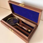 MAGNIFYING GLASS IN A BOX